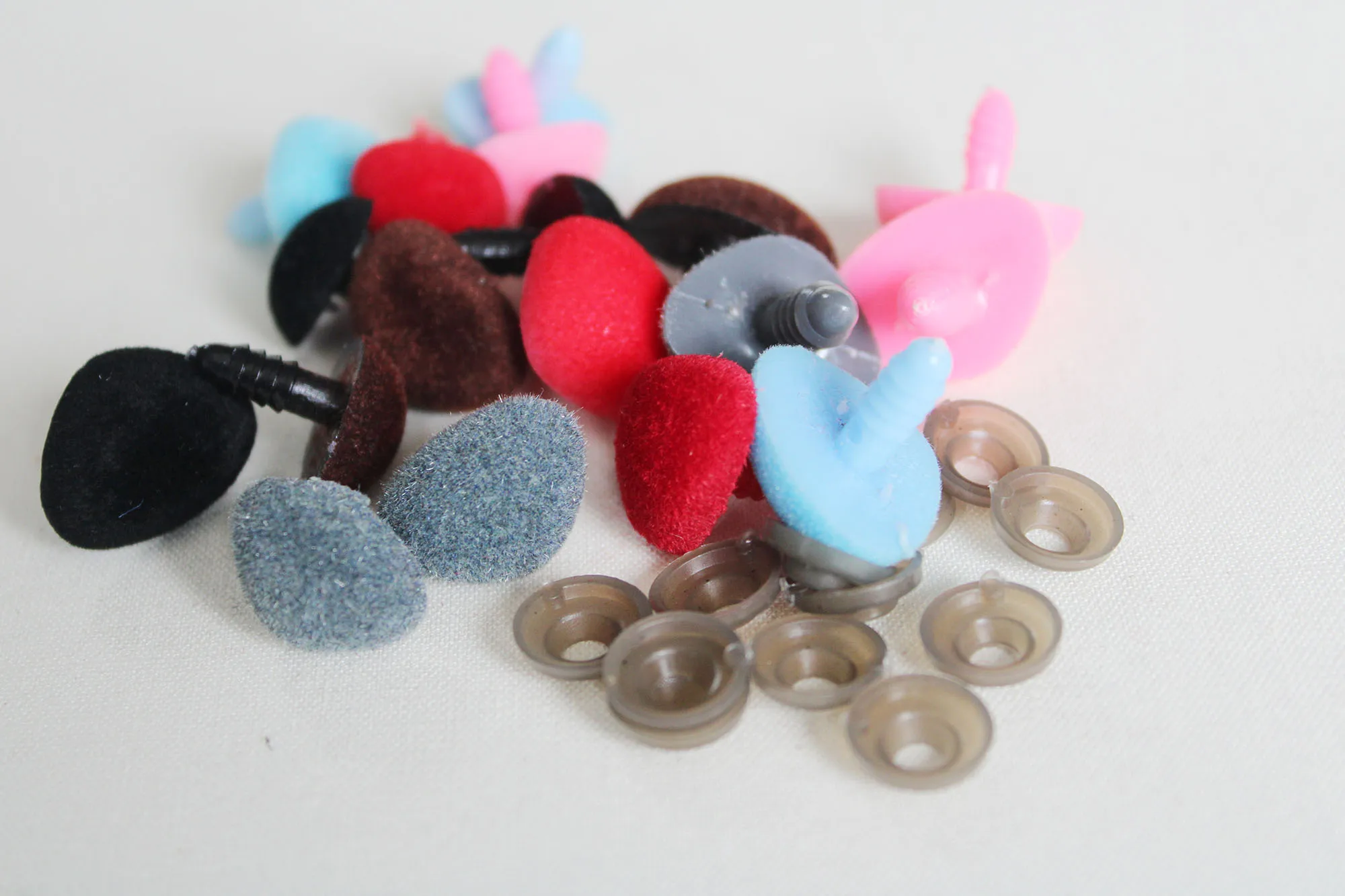 50pcs 12mm 15mm 18mm 20mm 22mm 24mm 26mm  pink/red/black/brown gray blue  flocking  Triangular safety toy nose with soft washer 5
