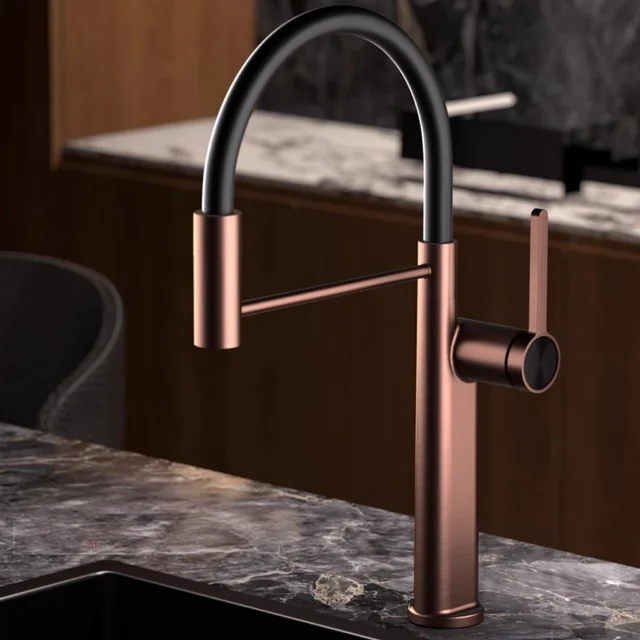 ก๊อกน้ำห้องครัวแบบดึงออกได้ สีโรสโกลด์ขัดเงา ก๊อกน้ำอ่างล้างจานสีดำทองเหลือง ก๊อกน้ำอ่างล้างจานทองเหลือง หัวก๊อกหมุนได้ ก๊อกผสมน้ำร้อนน้ำเย็น 3
