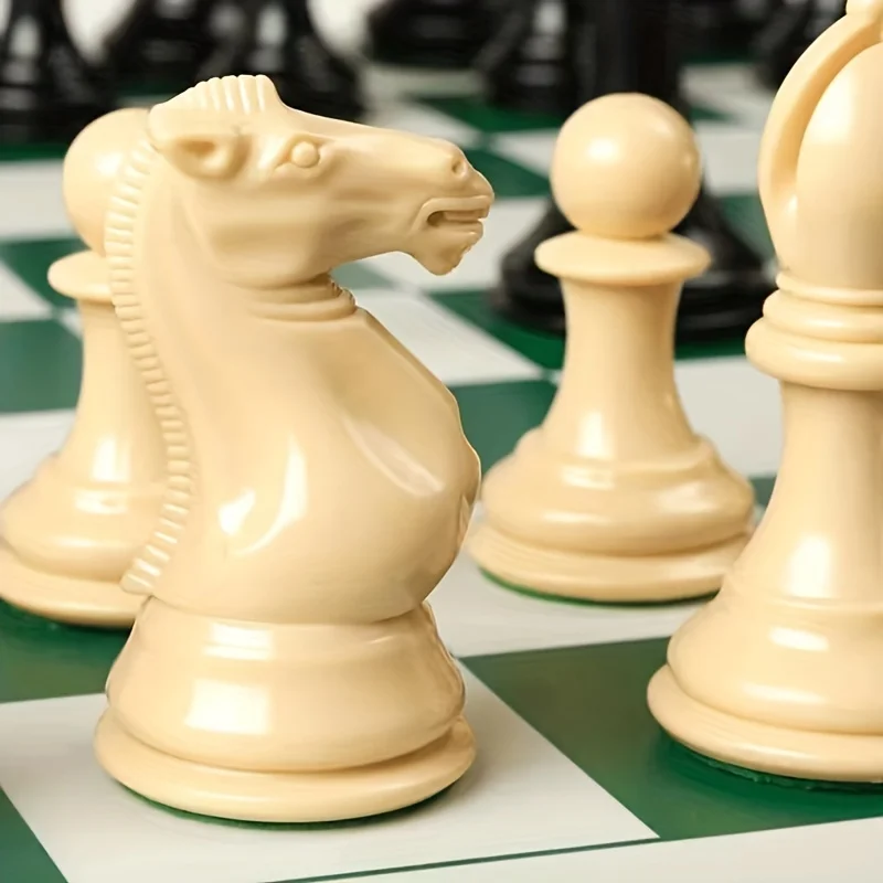 32pcs Plastic Chess Pieces Black and White Tuba king 9.7cm high Magnetic Chess Set Board Game