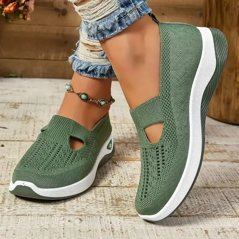 The Breathable Mesh Comfortable Casual Ethnic Style Embroidered Shoes For Middle And Elderly Mom