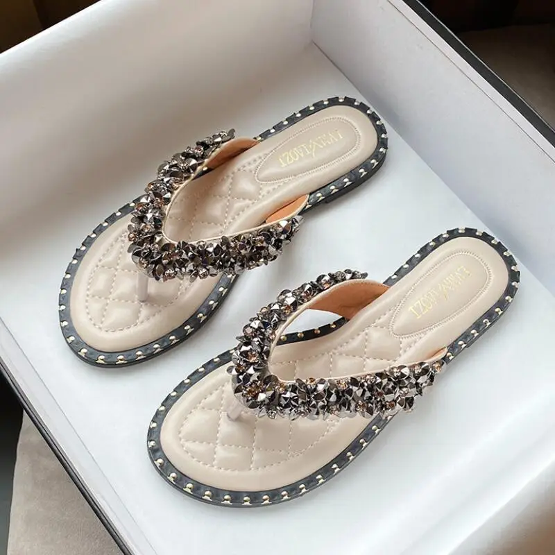 

Summer Bling Women Slippers Fashion Clip Toe Shoes Elegant Metal Crystal Outdoor Beach Flat Heel Sandal Flip Flop 34-43