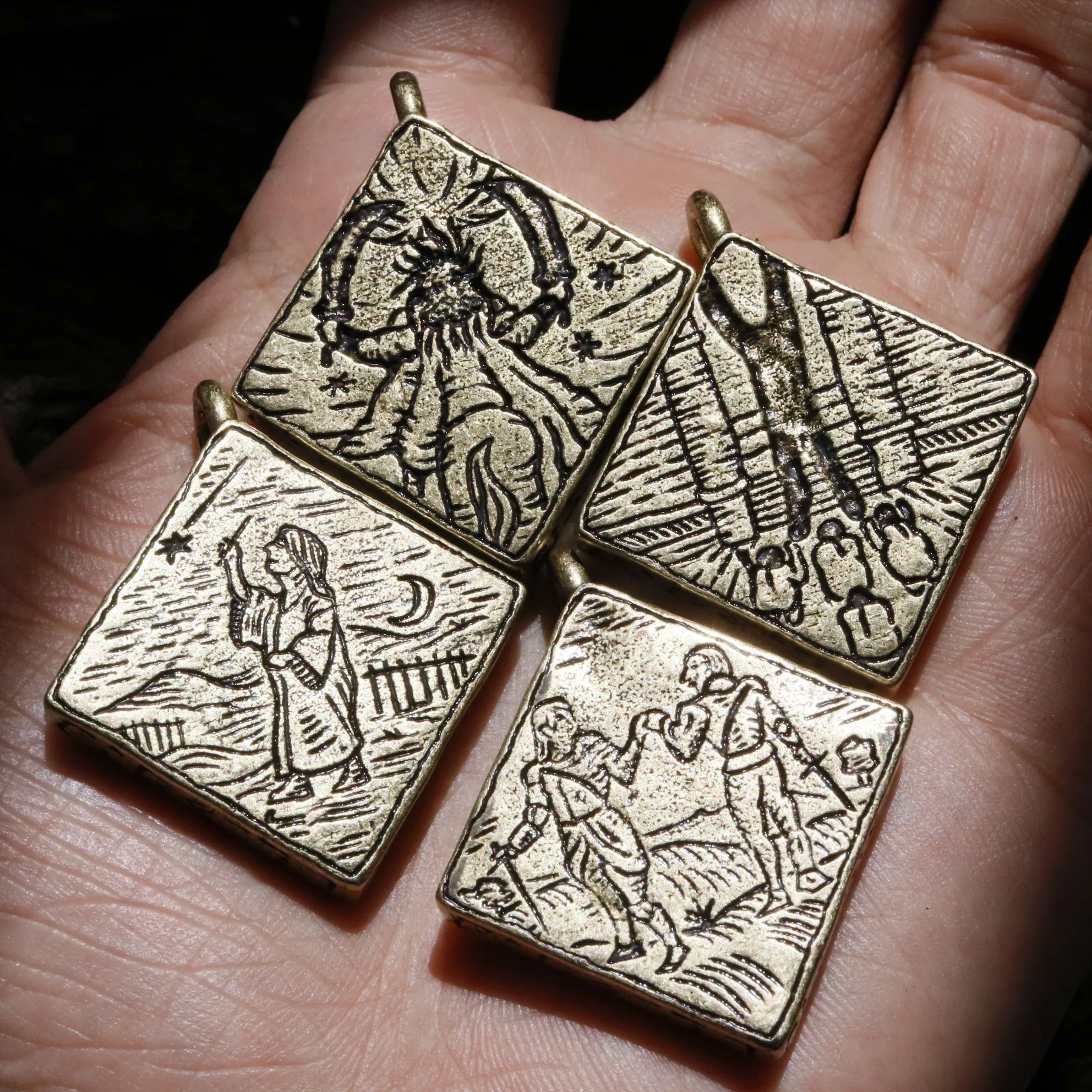 Elden Ring Antique Bronze Stargazer Ranni Talisman Pendant come with