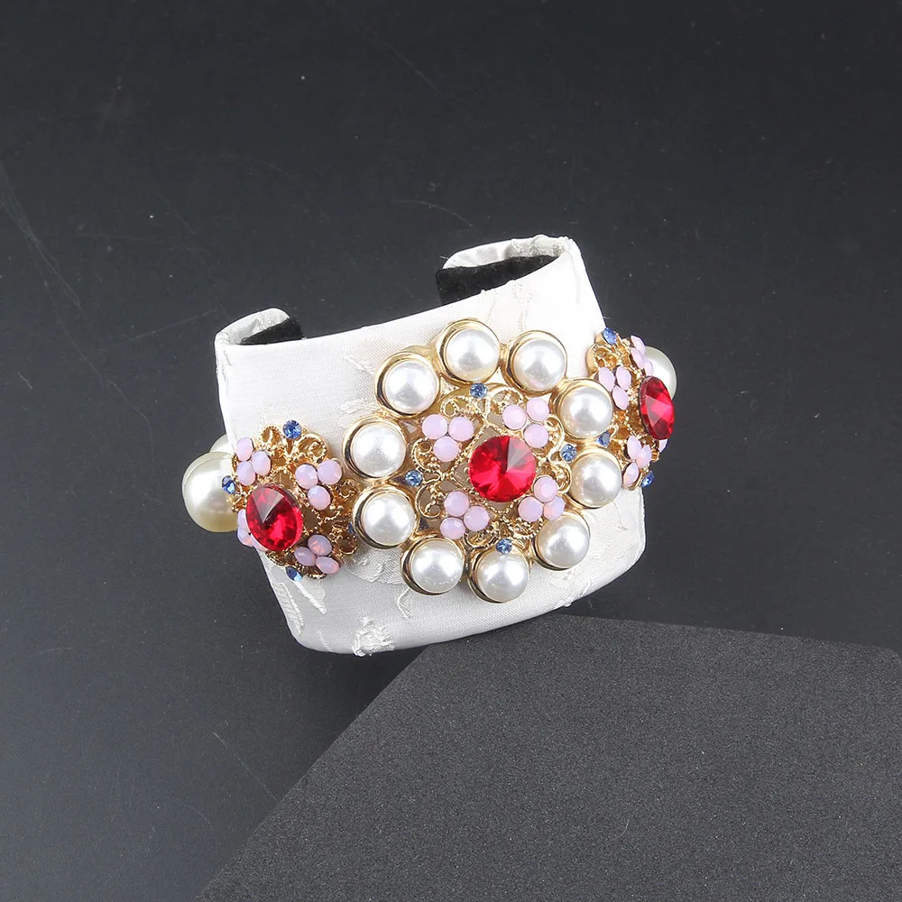 New Fashion Color Fabric Pearl Rhinrhinedhair Clip Bracelet Set Ladies Street Photo Highlights Hair Clip474 5