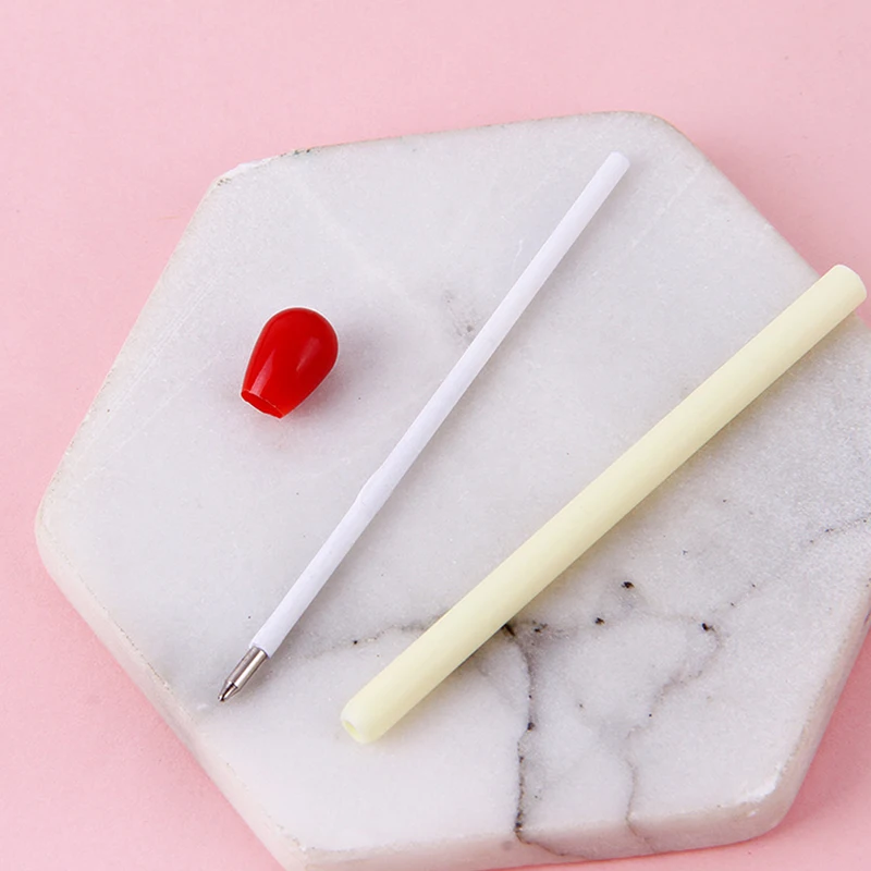 Рисунок 4 - пластиковые шариковые ручки