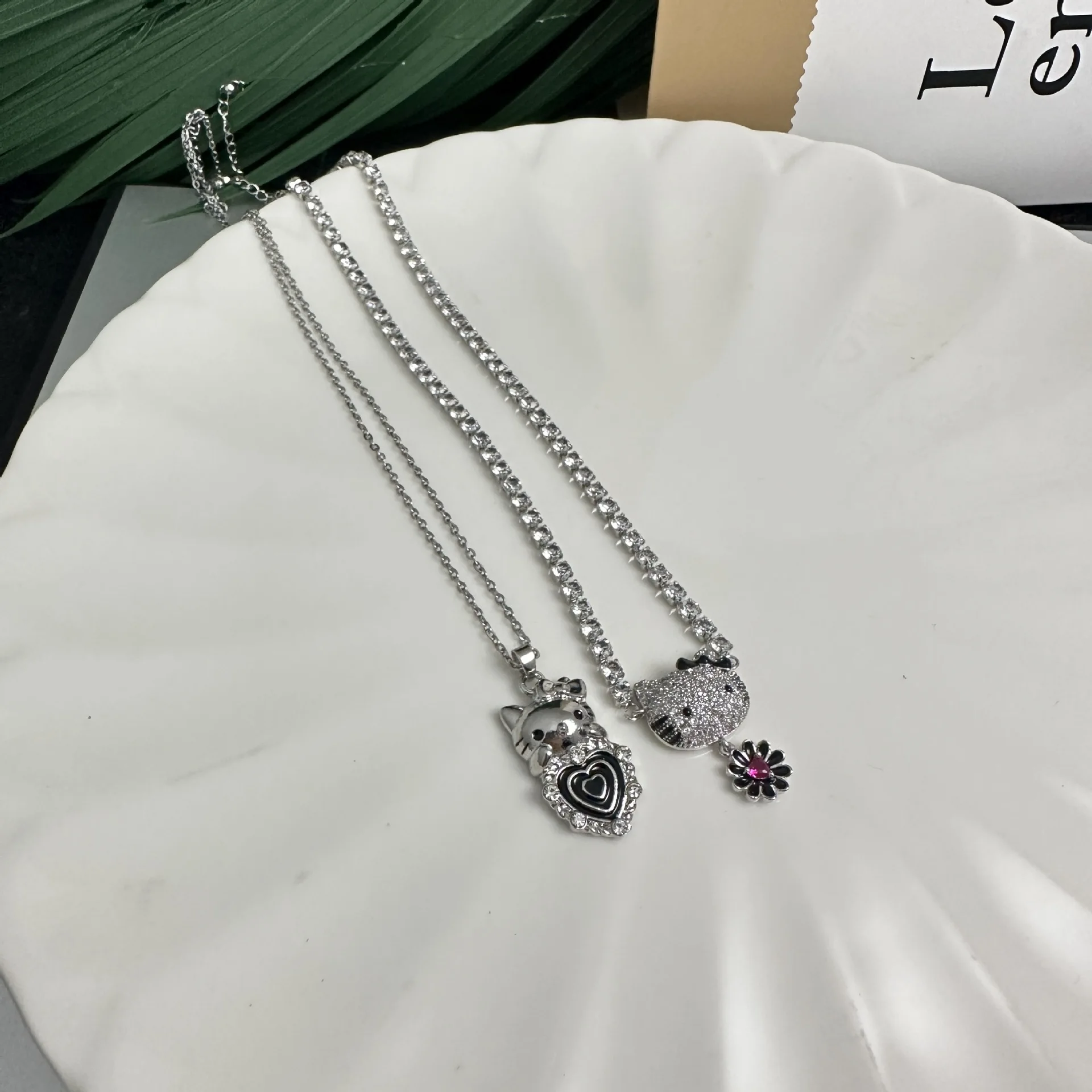 Kawai Hello Kitty Necklace Sanrio Sweet Full Diamond Hello Kitty Flower Necklace Fashion Couple Jewelry Girl Festival Gift