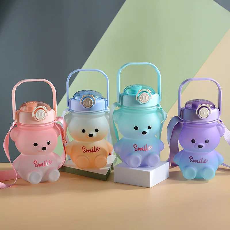 

1100ml Cute Bear Kawaii Water Bottle Color Large Capacity Drink Bottle for Girl High Temperature Plastic Cup with Strap Straw