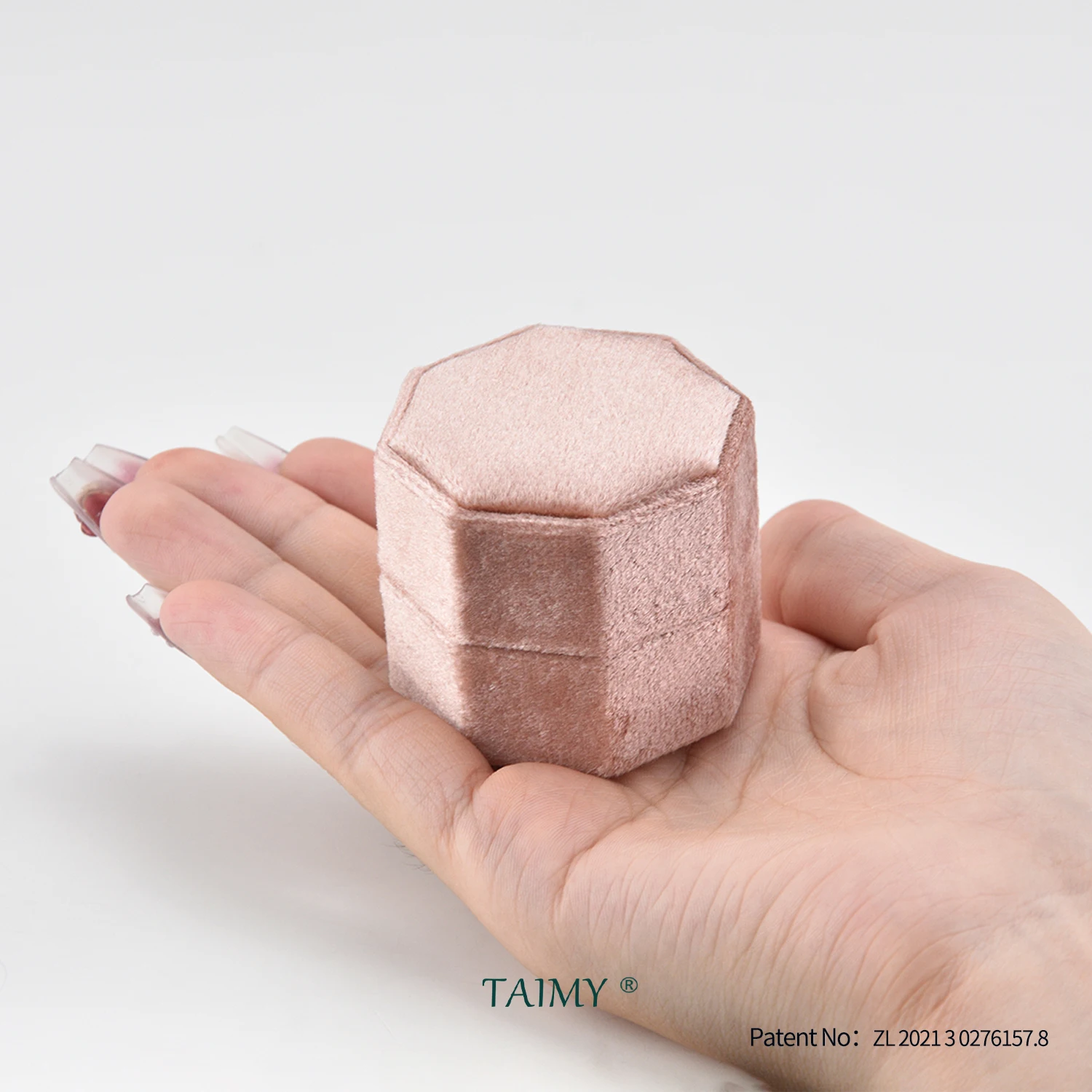 고급스러운 벨벳 소재와 세련된 디자인의 TAIMY 미니 벨벳 팔각형 커스텀 로고 쥬얼리 박스