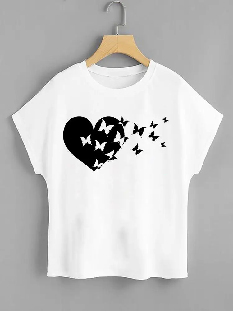 

Футболка женская с принтом сердечек и бабочек, Модный повседневный топ с коротким рукавом, с графическим принтом, на лето