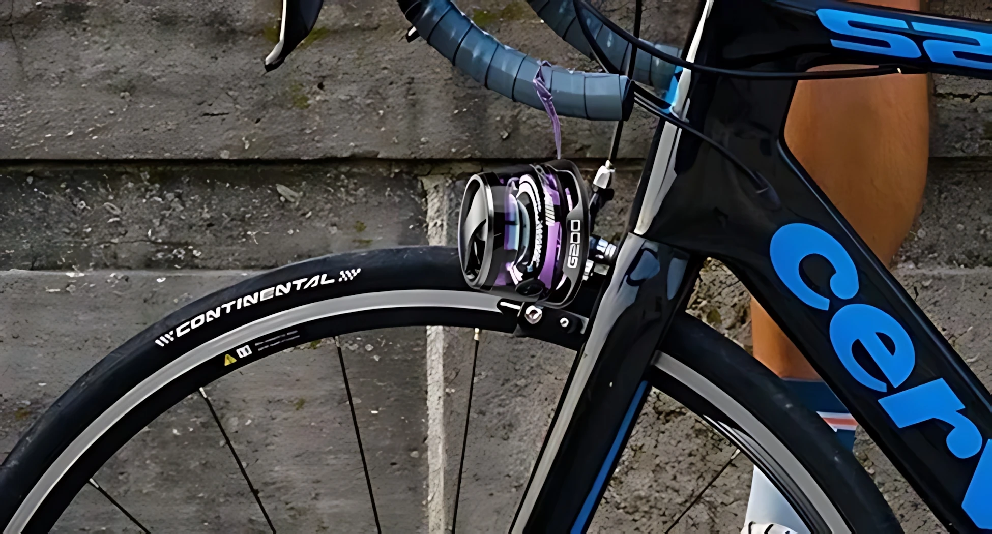 Description Picture 5 of item2025 New Outdoor Magnetic Bluetooth Speaker Wireless Portable Mini Travel Stereo Speaker with RGB Color Light And Phone Holder