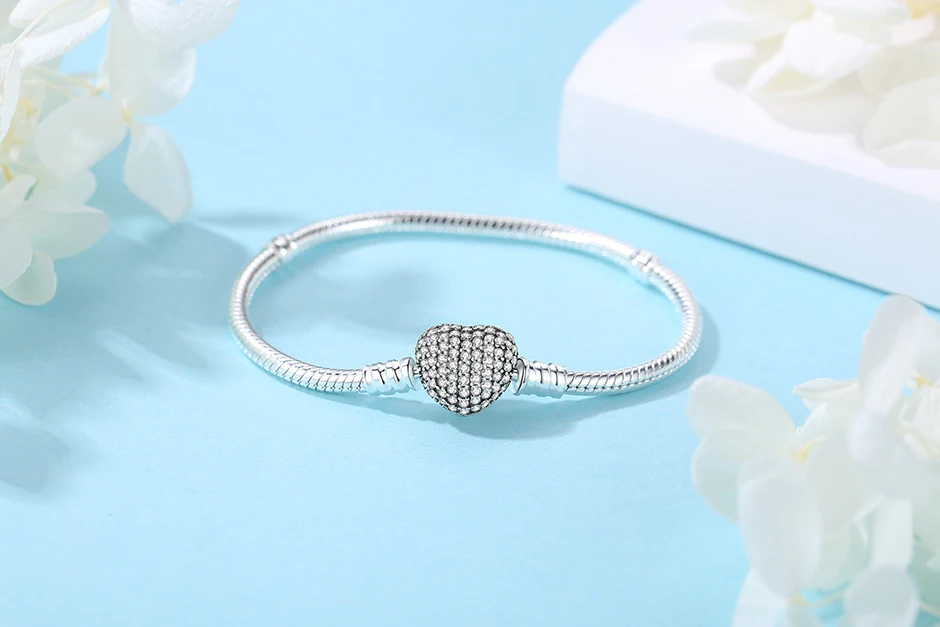 Bracelet for engagement emerald green