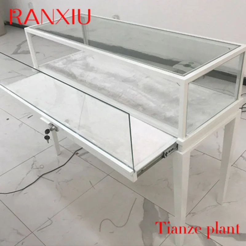 Рисунок 6 - Роскошный позолоченный шкаф для