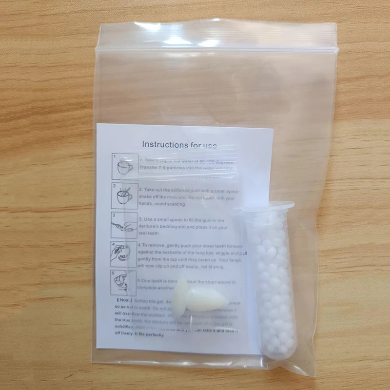 1 Paar Cosplay Party Fangs Dekoration DIY Halloween Harz Vampir Kostüm Falsche Zähne Requisiten mit Kleber Kleber Zahnersatz als Geschenk – Detail 2