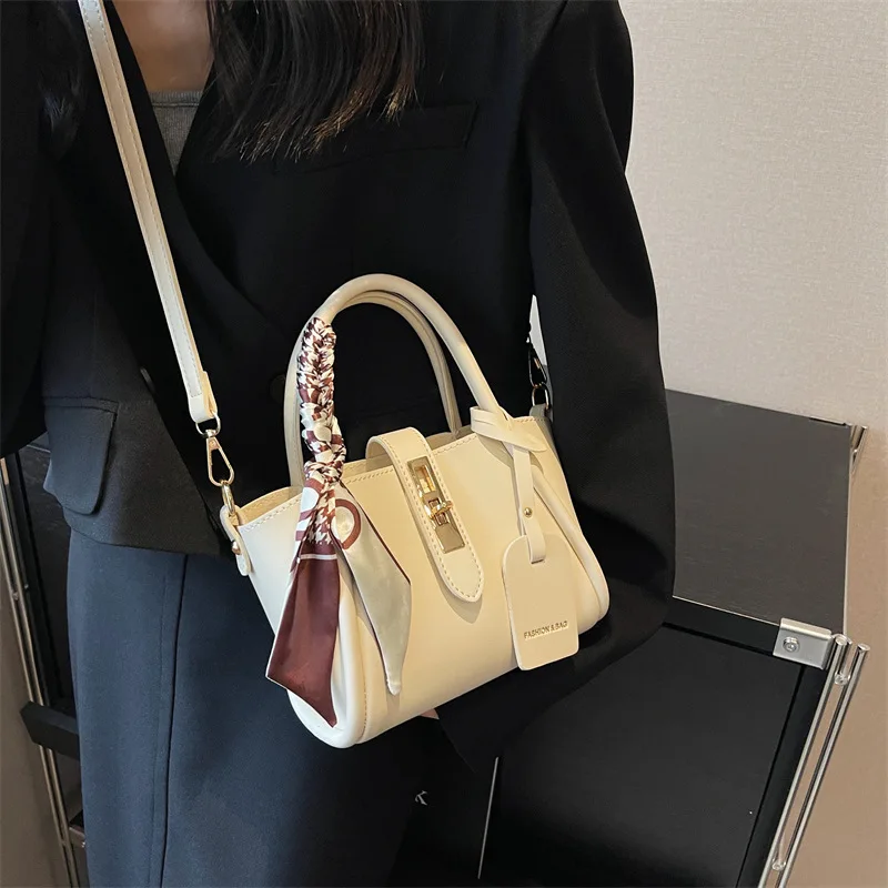 KK  This Year's Popular Handbag For Women, 2024 New Western-Style Versatile Carrying Crossbody Bag, Korean Version Niche Design