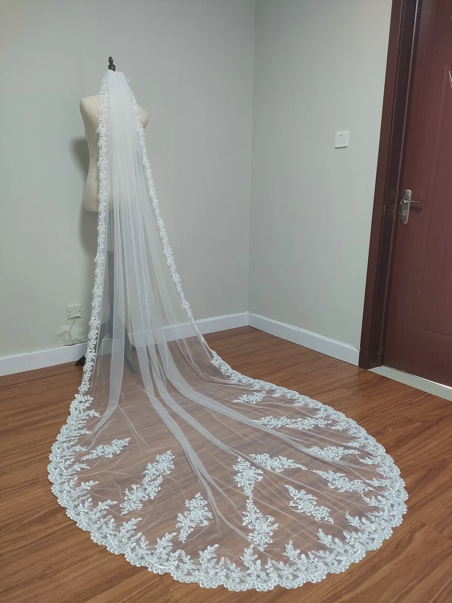 

Real photo 3m cathedral bridal veil High quality white ivory lace bride veil Wedding accessories طرحة العروس