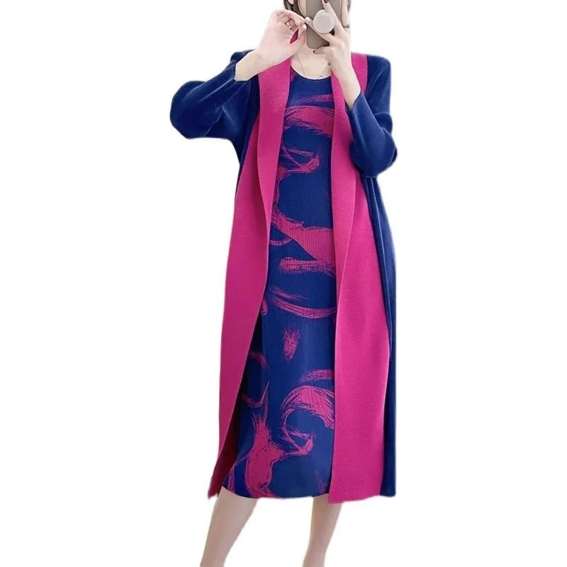 

Sanzhai Pleated Fake Two Piece Dress Female Autumn Korean High end Elegant Elegant Large Sleeves Round Neck Printed Mom's Dress