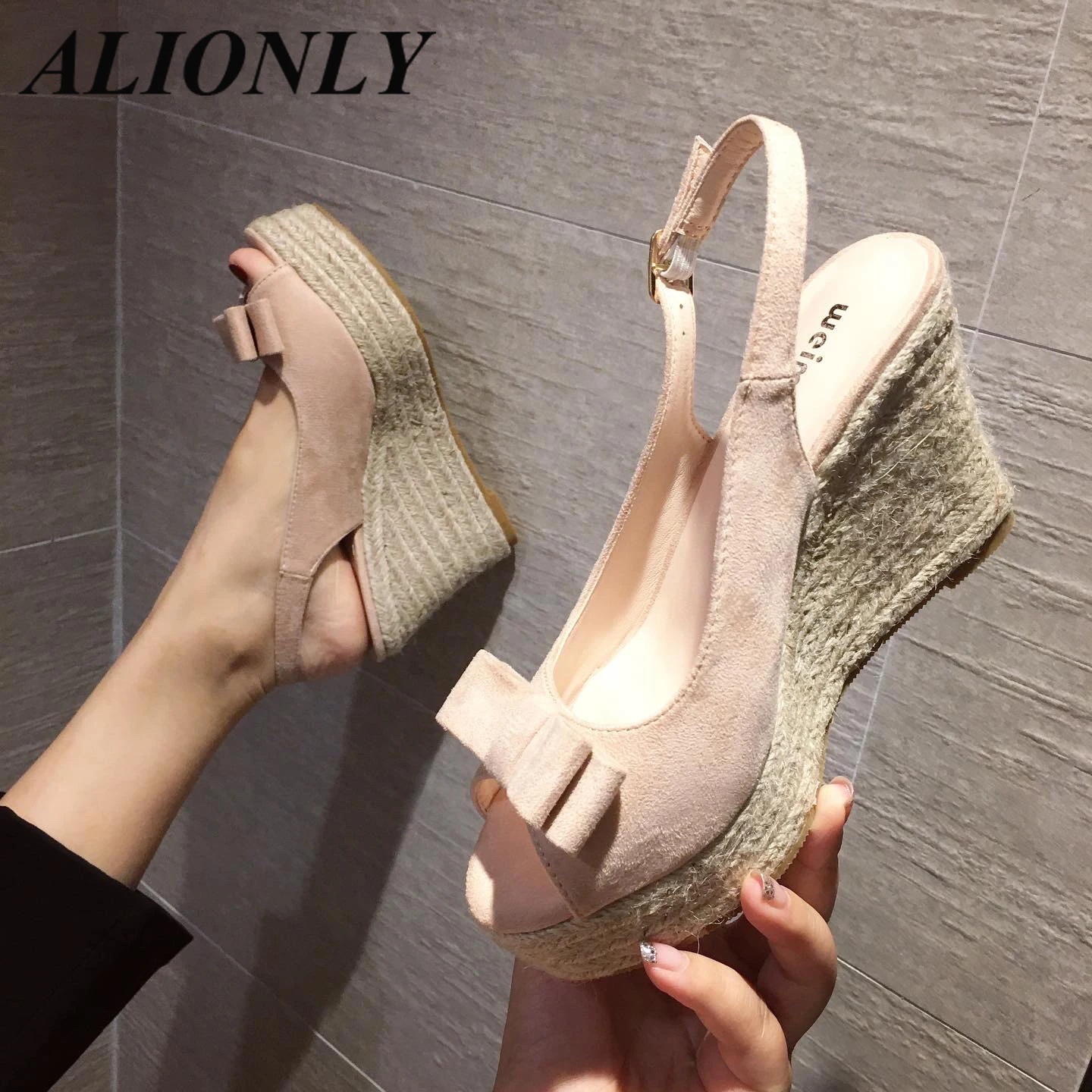 

Alionly 2023 Summer Slope Heel High Heel Heel Hemp Thick Sole One line Buckle Fish Mouth Suede Sweet Bow Sandals Female