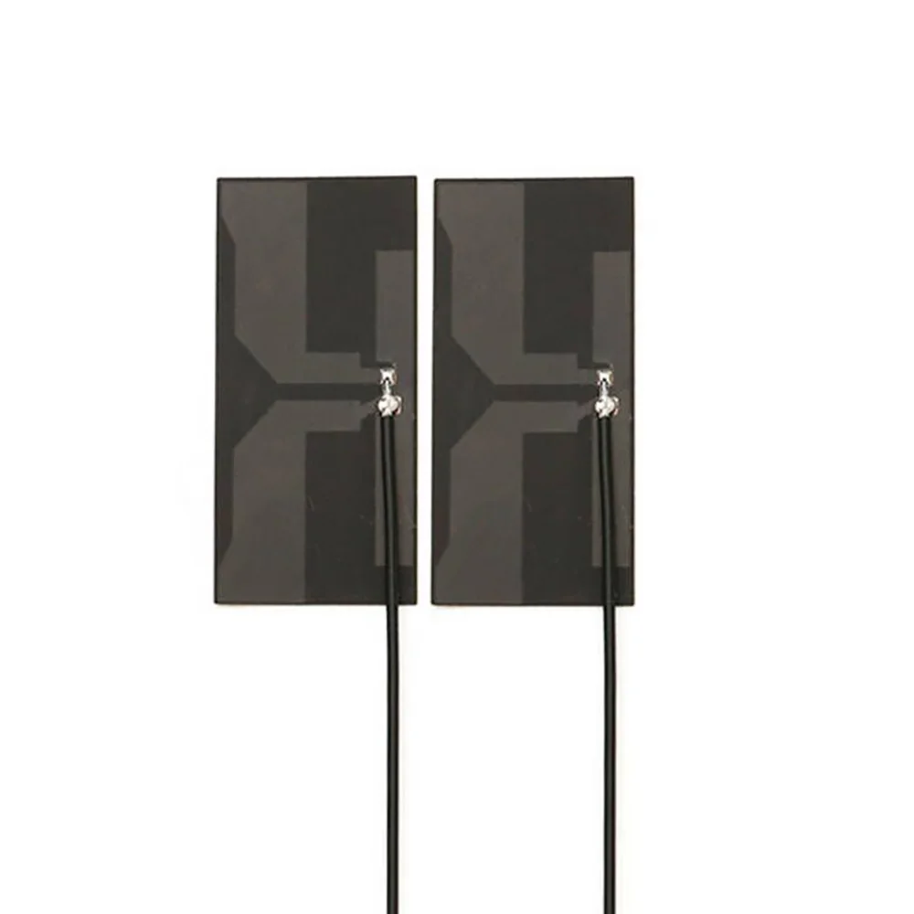 Vue rapprochée du connecteur IPEX4 sur une antenne FPC double fréquence