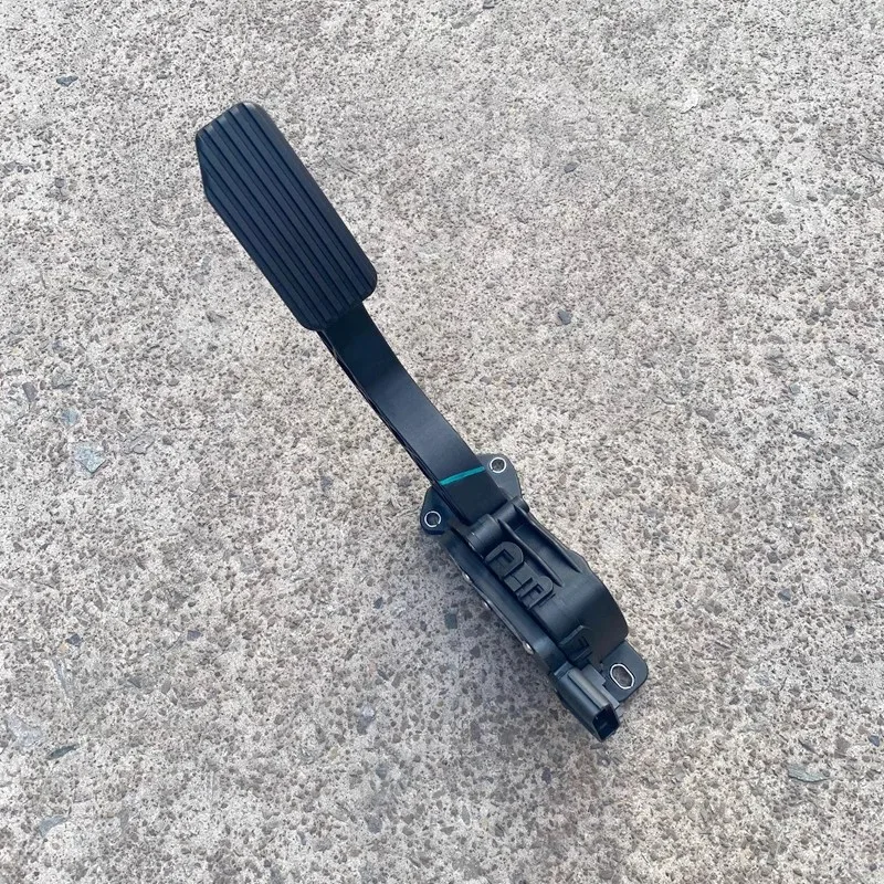 Suitable for Buick New Kaiyue 1.5 accelerator pedal accelerator pedal sensor 26671409