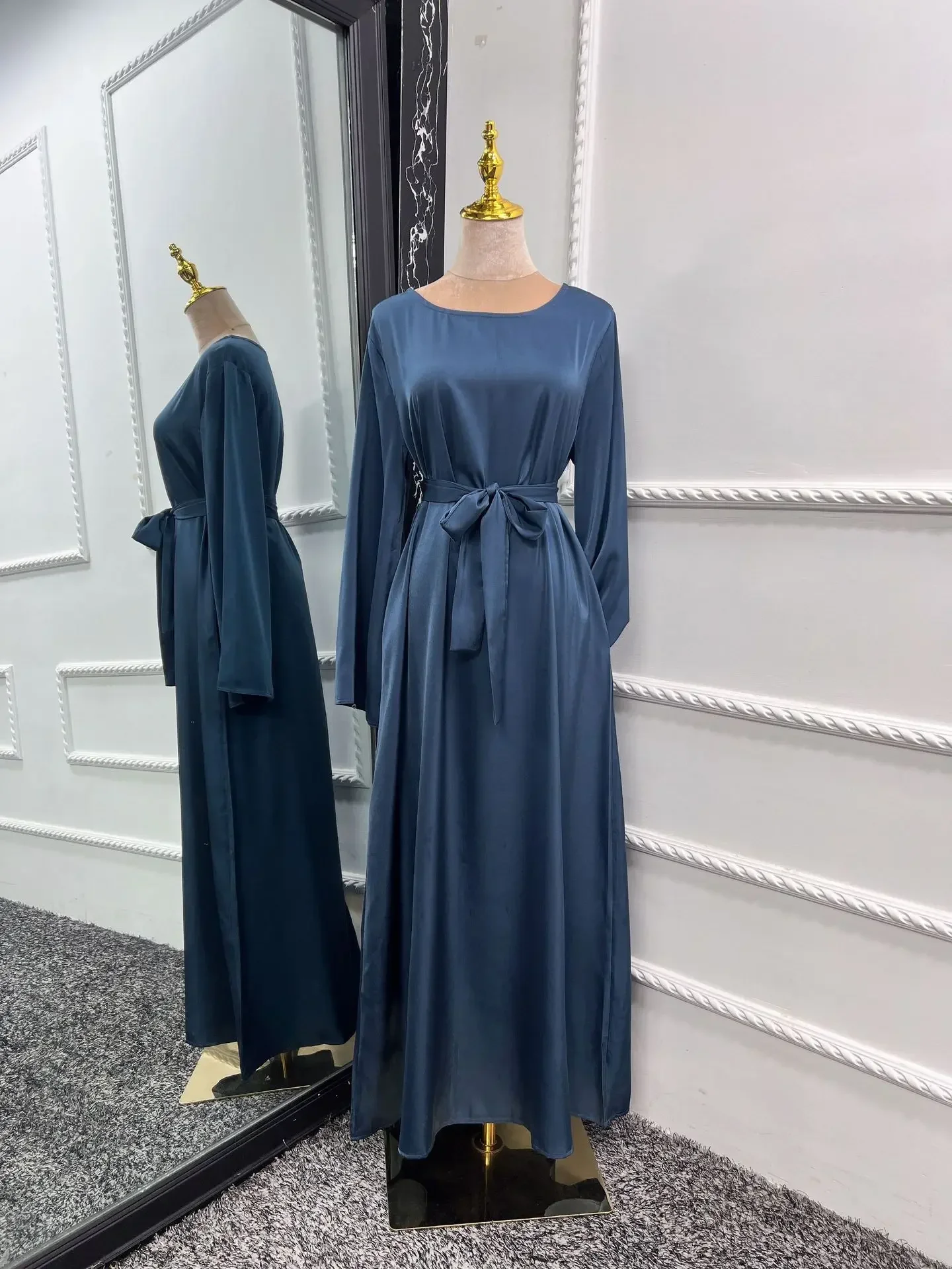 Muslim Fashion Satin Closed Abaya Dubai Silky Hijab Dress Flare Sleeve Abayas for Women Turkey Ramadan Eid Islam African Clothes