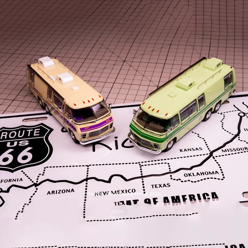 1/64ミニカー GMC MOTORHOME 改 チームフェラーリ 1:64 Scale