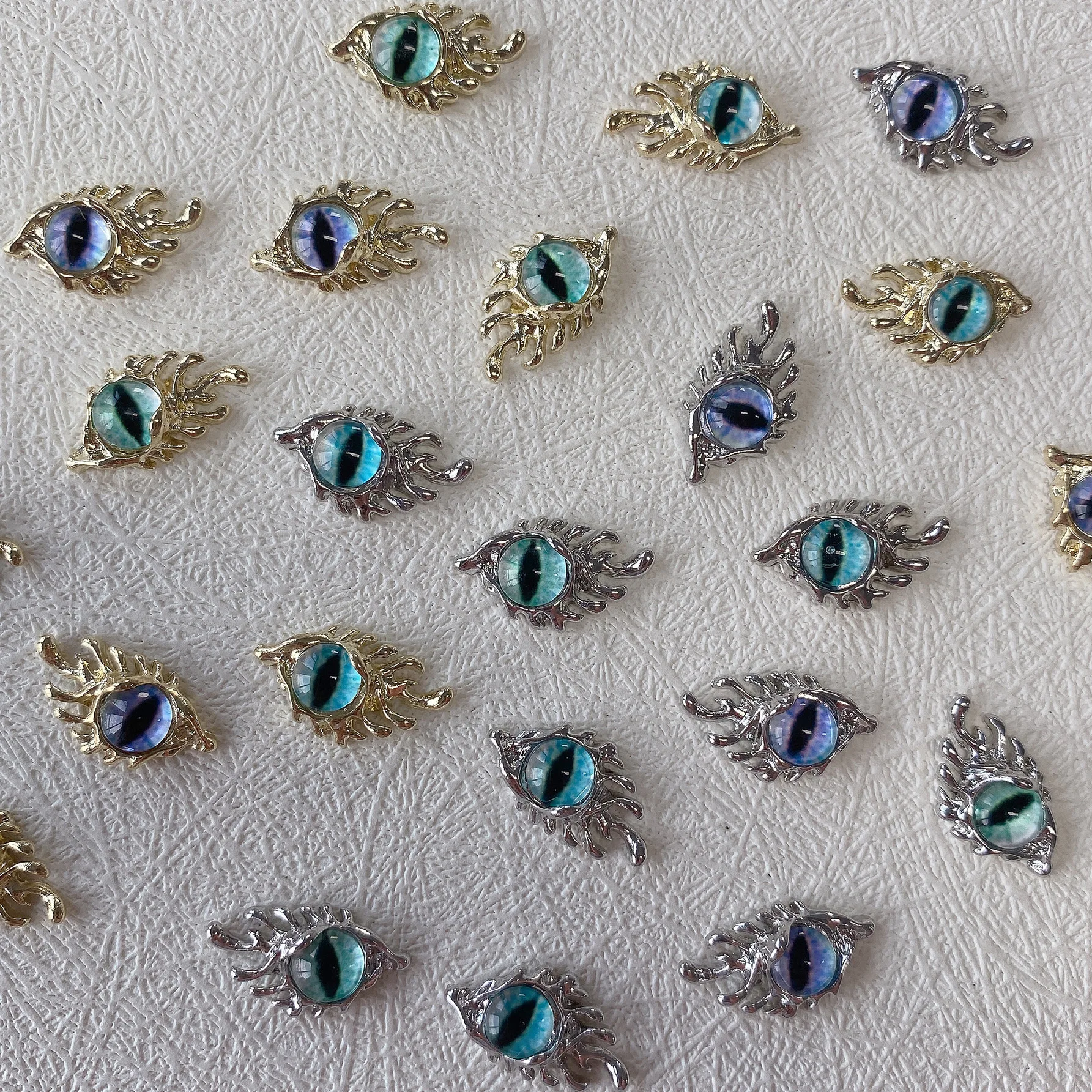 

10pcs Glitter Alloy Evil Eye Nail Art Decorations Gold Silver Left Right Eyes Design Nail Charms Gems DIY Manicure Accessories