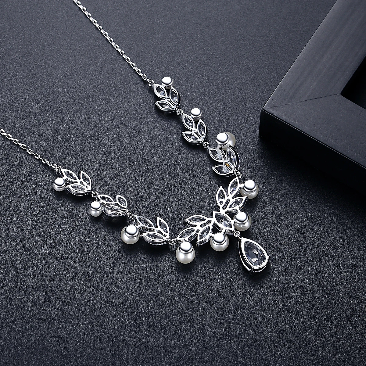 LUOTEEMI European and American Wedding Bridal Imitation Pearl Necklace for Women Cubic Zircon Bride Ceremony Party Accessories