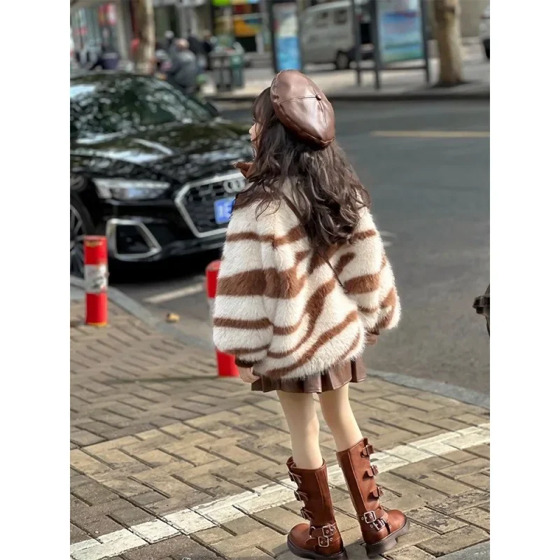 

Girls Coat Top Hoodie Childrens 2023 Autumn and Winter New Furry Baby with Fashion Style Base Cashmere Girls Warm coat Top