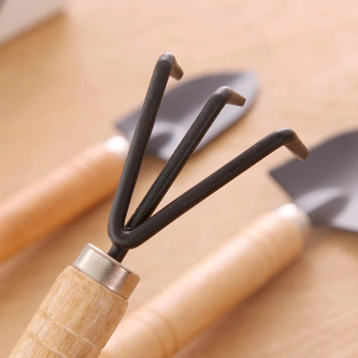 Efficient and Durable Black Metal Gardening Trowel-Set of 3 Mini Hand Planting Tools with Wood Handle including Small Shovel,