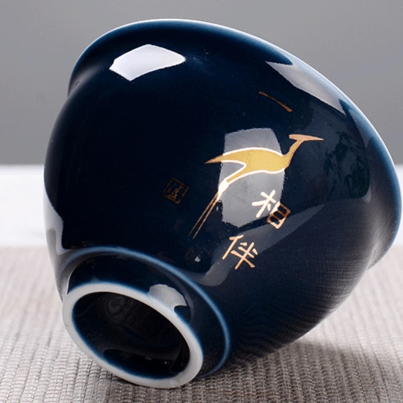 Chińska ręcznie wykonany porcelanowy kubek do herbaty niebieska glazura z czerwoną koroną wzór żurawia filiżanka ceramiczna mistrzowski puchar miseczka na herbatę osobistego
