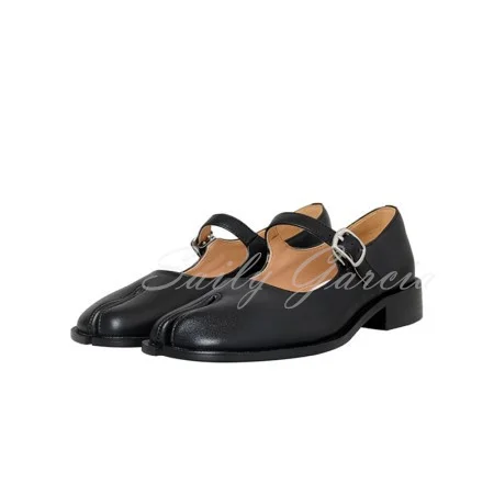 Split Toe Pig's Hoof Shoes For Women Solid Color Cowhide Spring New Style Medium Heel One Line Buckle Shallow Single Shoes
