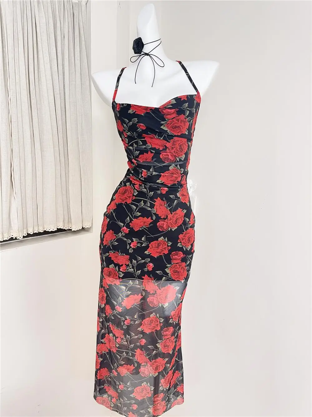 

Retro French Rose Black Fresh Countryside Style Style Slim Fit Printed Strap Dress Spicy Girl