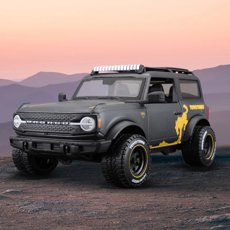 Maisto 1: 24 Ford Bronco Alloy Simulation Car Off-road Vehicle Model Realistic Design Decorative Ornaments Boy Festival Gifts maisto 1 18 new cool   jeep wrangler off road vehicle simulation alloy car model collection gift toy