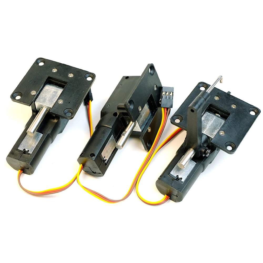 Train d'atterrissage rétractable électrique pour avion RC 5kg 73.5mm, installé sous un modèle réduit d'avion, prêt au décollage