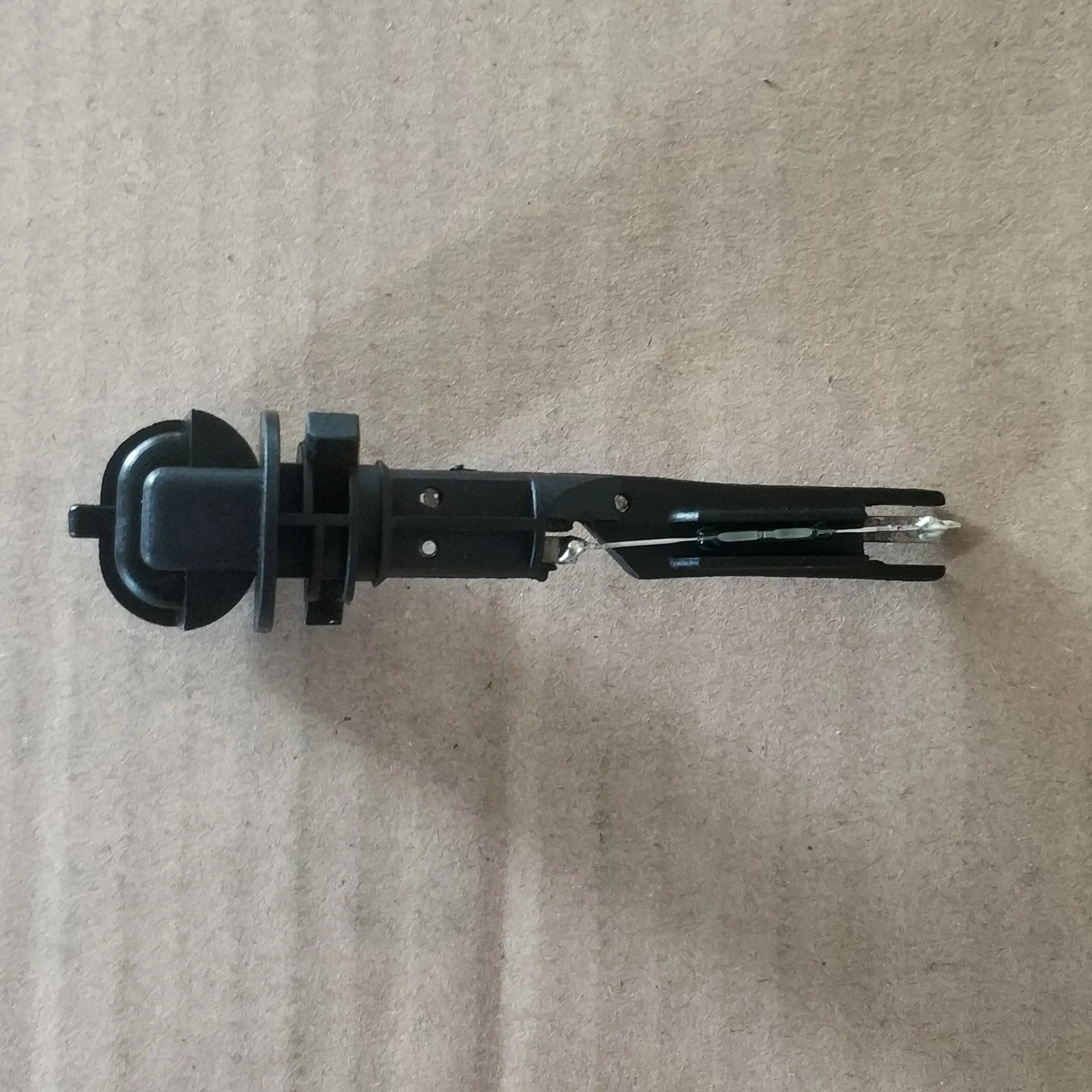 Engine Coolant Level Sensor For Opel Astra Cascada Vauxhall Astravan 1304 006 1304 027 13276236 13393366 engine coolant temperature sensor
