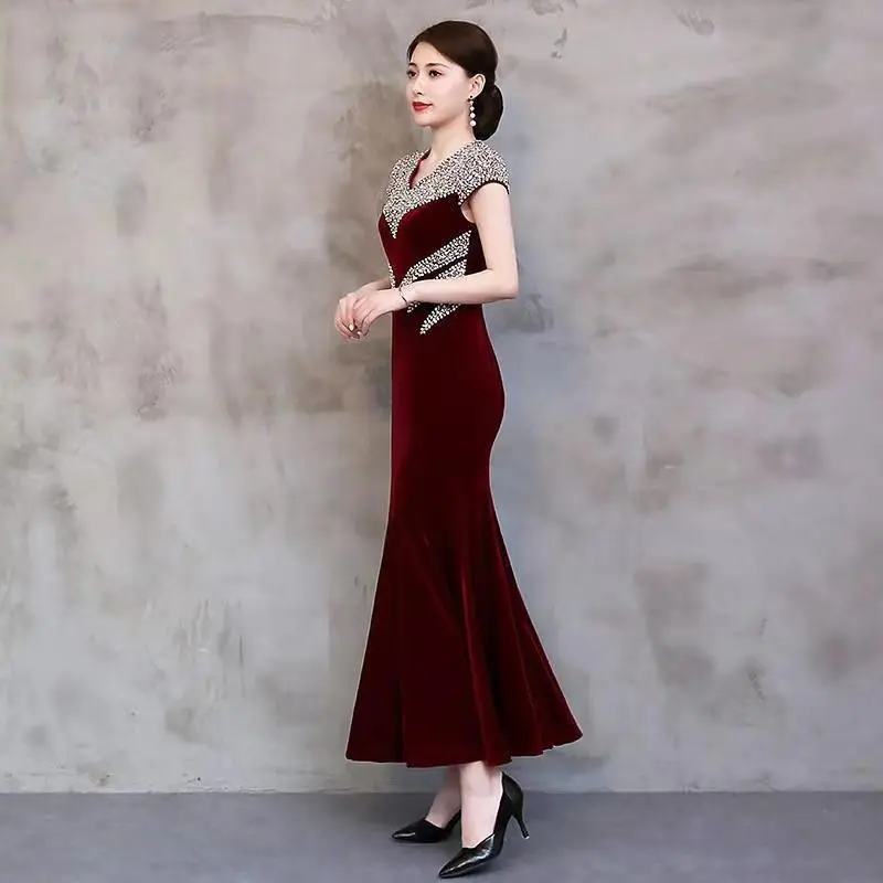 فستان نسائي بأكمام قصيرة على شكل حرف V ، فساتين خفيفة ، قطيفة ذهبية ماسية ، شيونغسام ، الربيع ، الخريف ، ملابس موضة جديدة ،