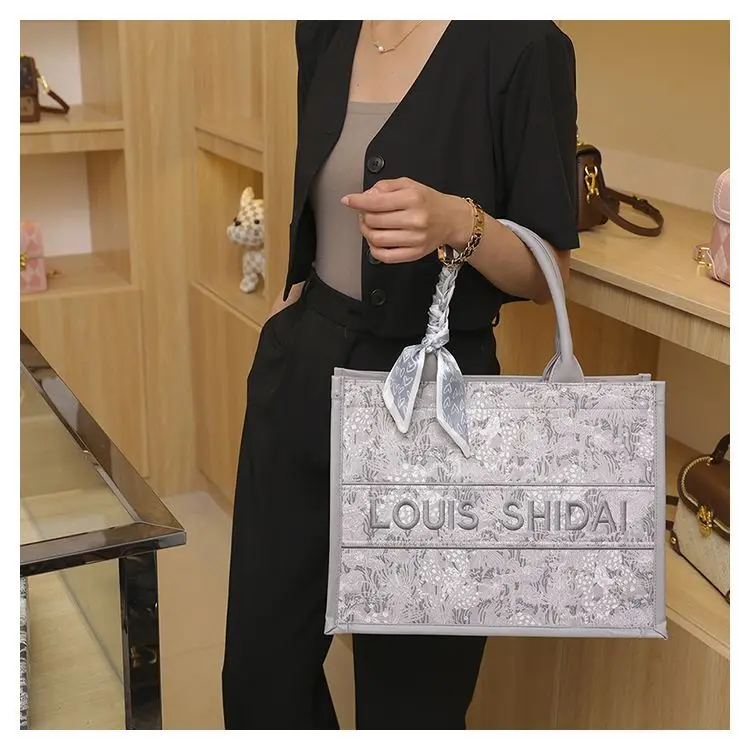 Designer Womens Shoulder Bag Luxury Reverse Handbags Leather Fashion Mini  Tote Bags Flower Letters Crossbody Ladie Cannes Makeup Purses Top Quality  From Brandclothing2020, $32.97