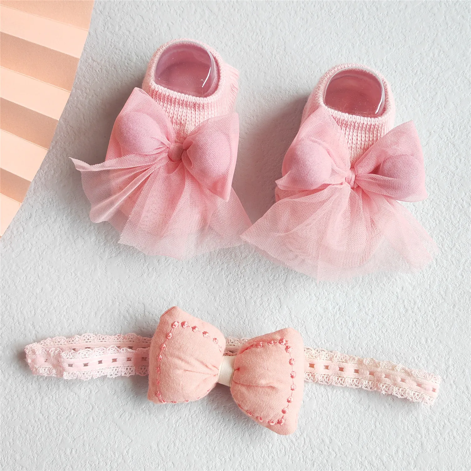 Ensemble 2 pièces bandeau et chaussettes pour bébé fille