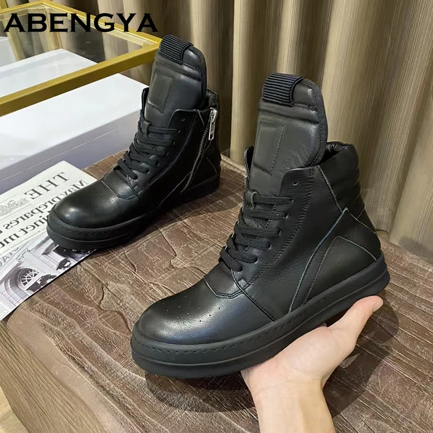 รูปสินค้า รองเท้าผ้าใบสีดำสีขาว รองรับการเดินทุกก้าว