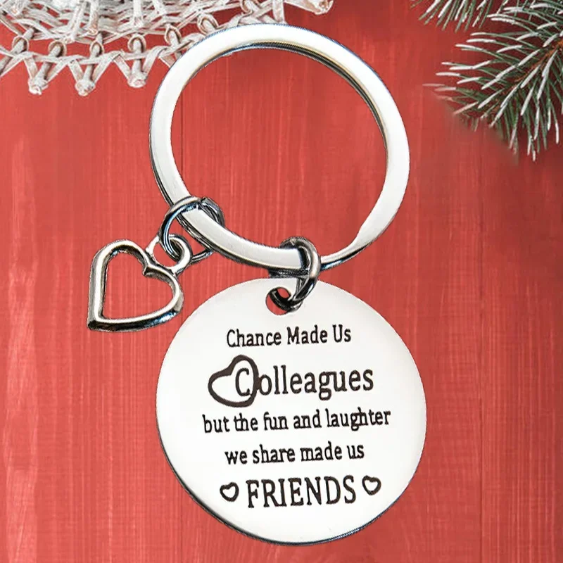 

Металлический брелок для ключей с подвеской в виде коллеги