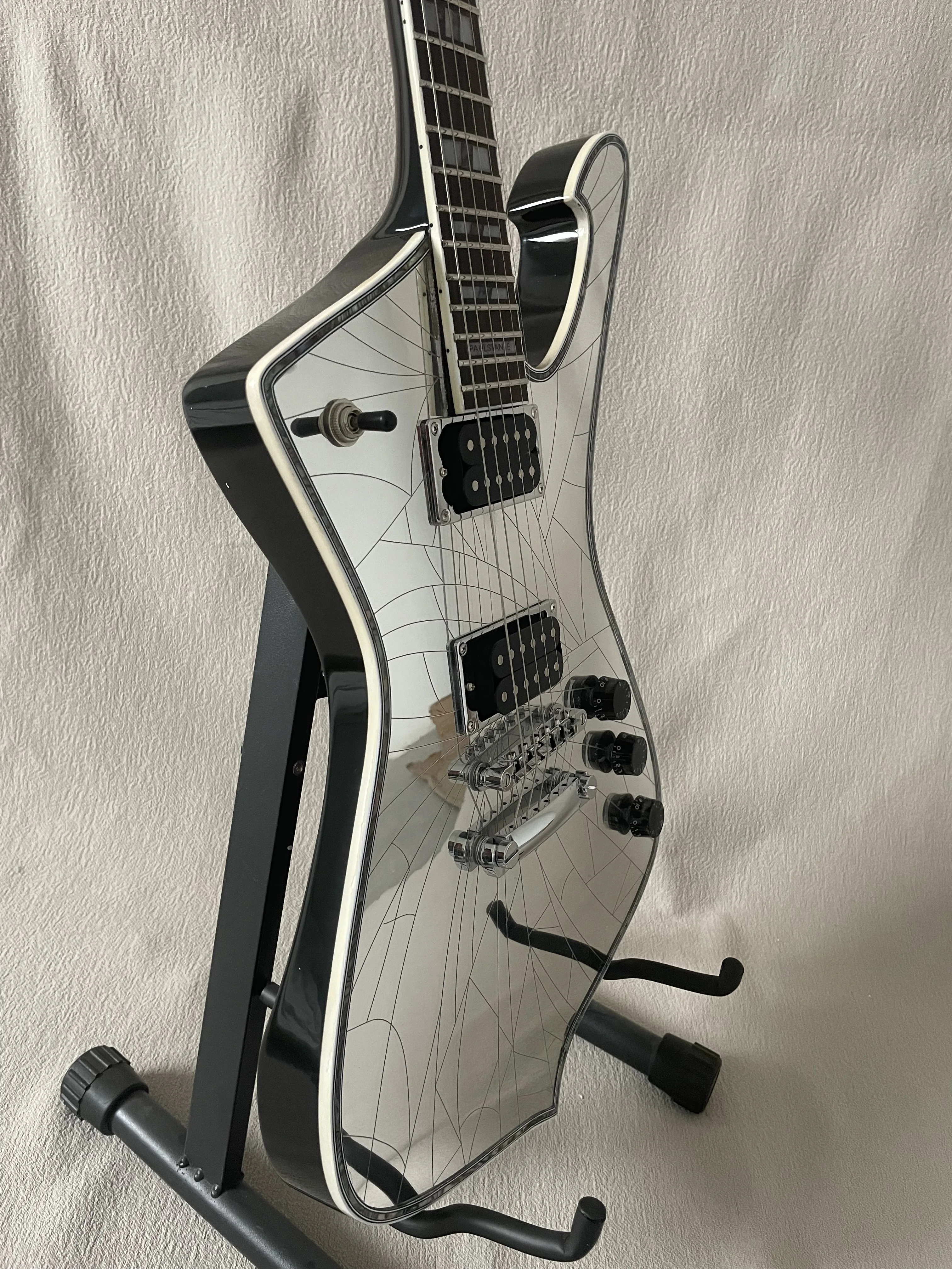 【希少】Ibanez Silver Cadet ICEMAN New Iceman Paul Stanley Electric Guitar Silver Super Cool Cracked