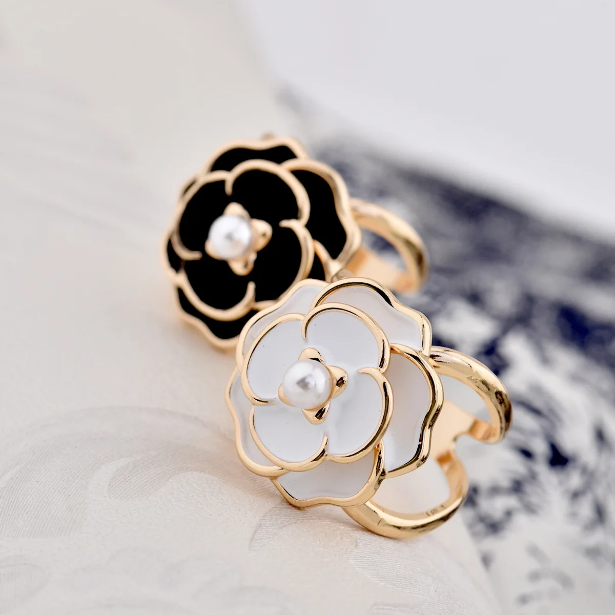 Hart sjaal clip, 2 stuks T-shirt clips strass parel sjaal gespen ring broche spelden voor vrouwen legering strass zijde ring gesp sjaals clip metalen sluiting kristal bevestiging zoom geknoopte knop
