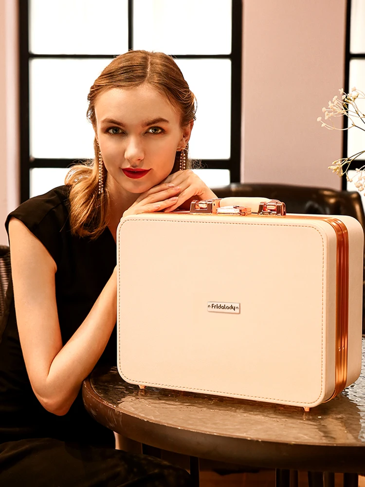 メイクアップトレインケース　12インチ　Lサイズ　ポータブル　メイクボックス Amazon.co.jp: Frenessa メイクアップトレインケース 12インチ Lサイズ