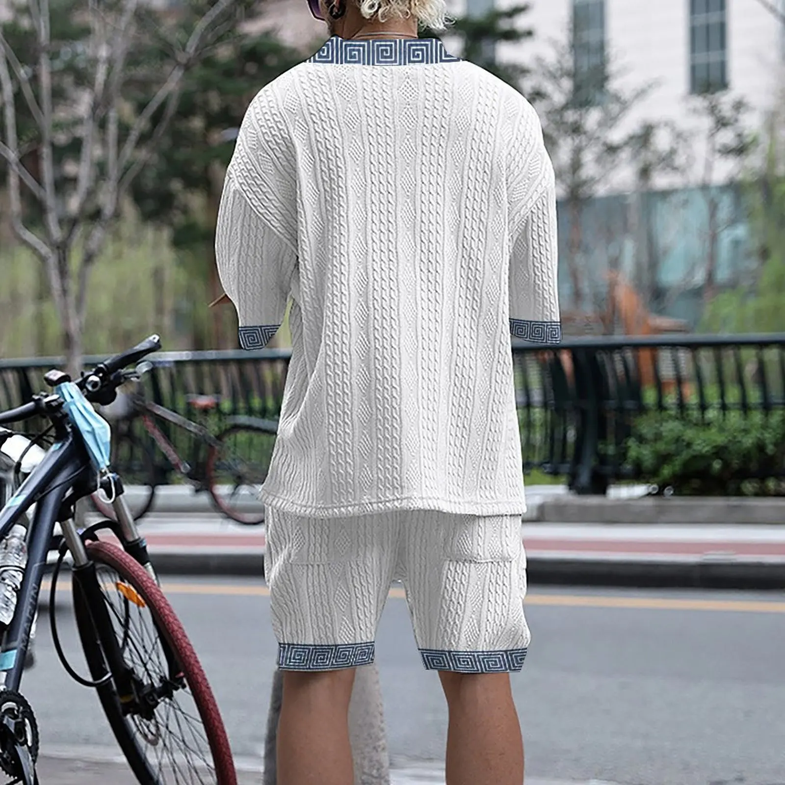 2024 New Summer Men's Set Loose Casual Sports Suit High-quality Jacquard V-neck Short-sleeved Shorts Two-piece Men's Clothing 2
