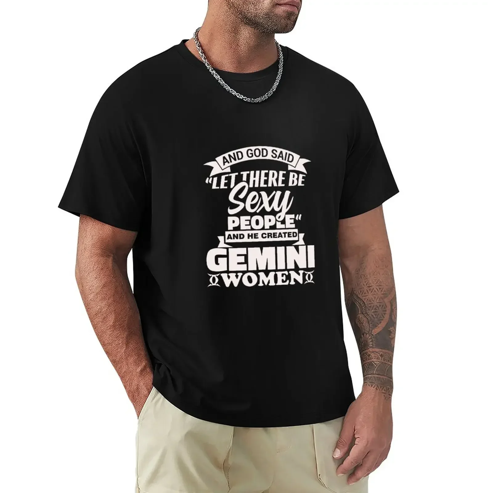 

И Бог сказал, что пусть будут сексуальные люди, и он создал GEMINI, женская футболка, футболка большого размера для мужчин