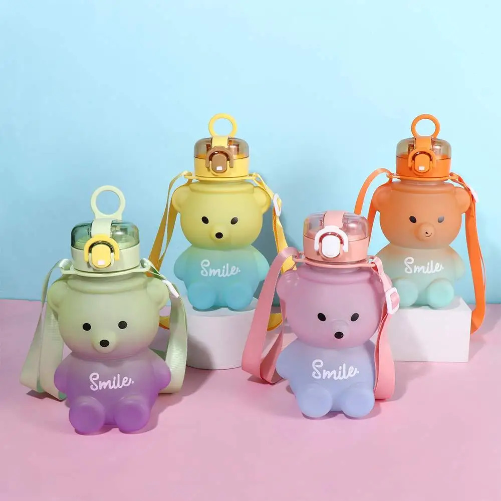 

Пластиковые Летние портативные вместительные спортивные бутылки Bear, чашка для воды с соломинкой, большая бутылка для воды с животом