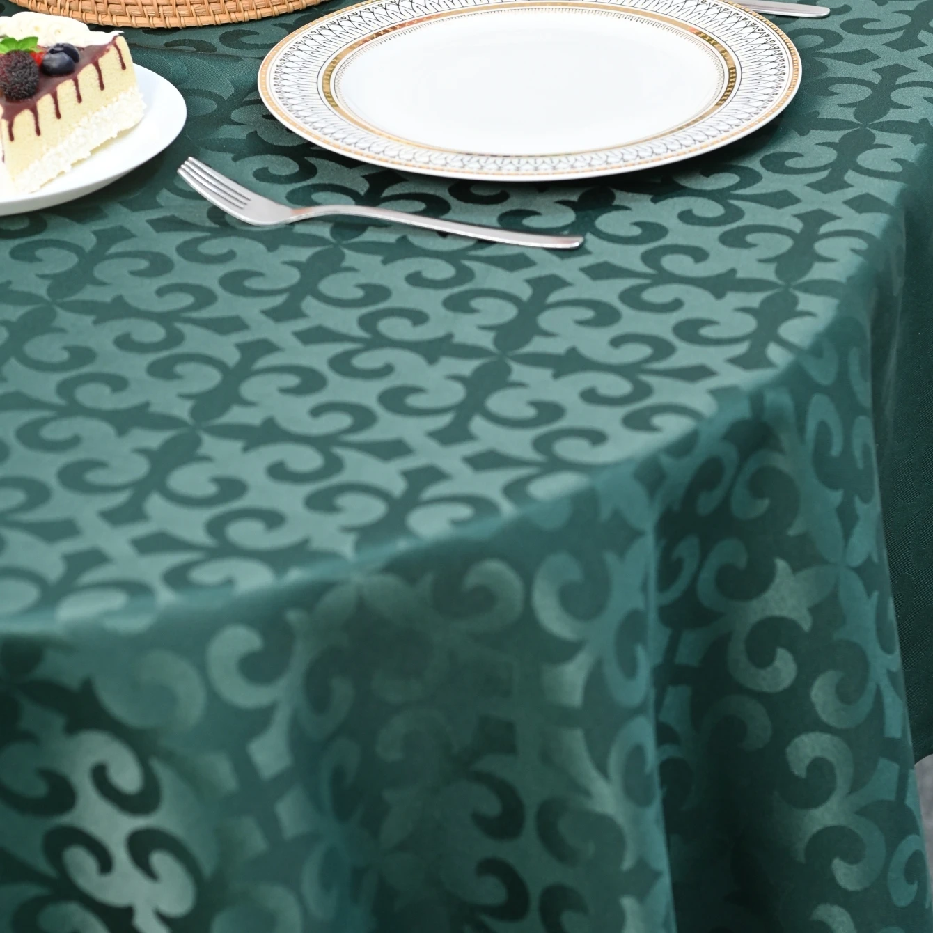 HAORUIJacquardTableclothDarkGreenClassicPatternTableCover.jpg