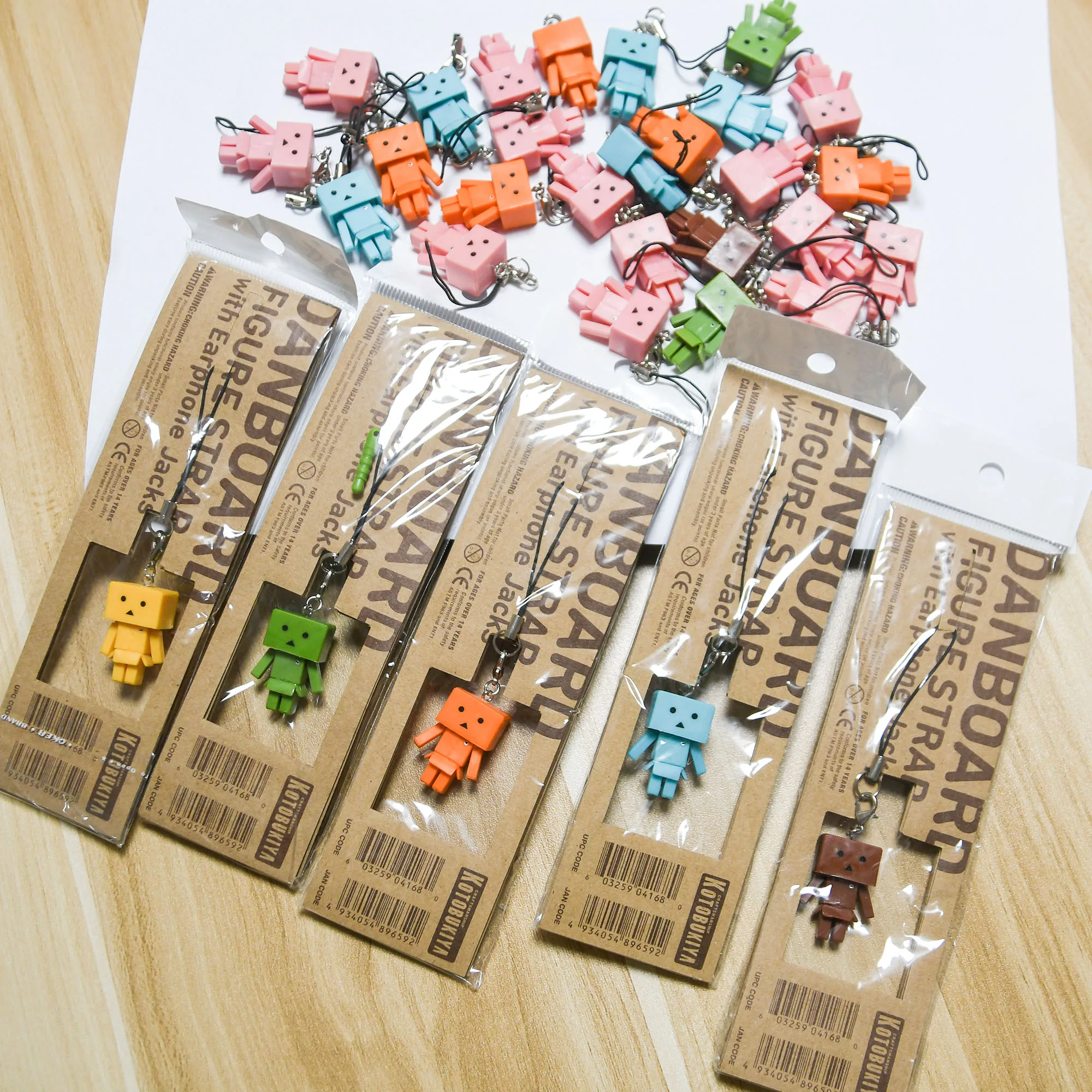 

Original genuine Anime Yotsuba cute kawaii Danbo box man miniature stand figure keychain pendant for phone Backpack umbrella