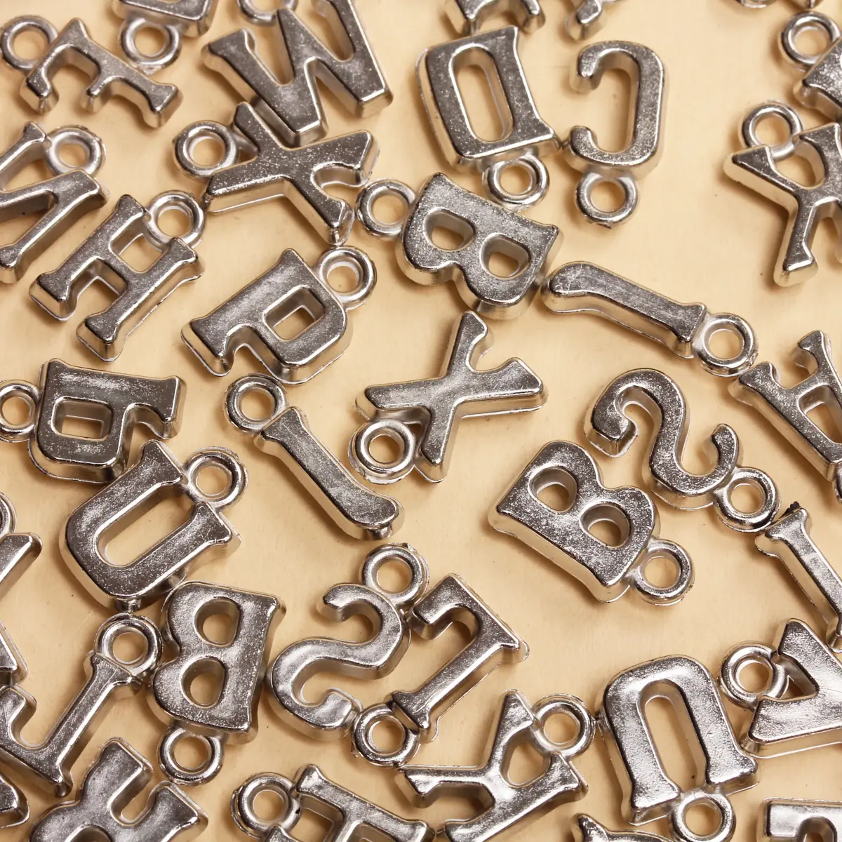 

50Pcs 14-16mm*8-9mm Acrylic A-Z Alphabet Pendants Letter Beads DIY Jewelry Making Handmade Accessories Fashion Keychain Necklace