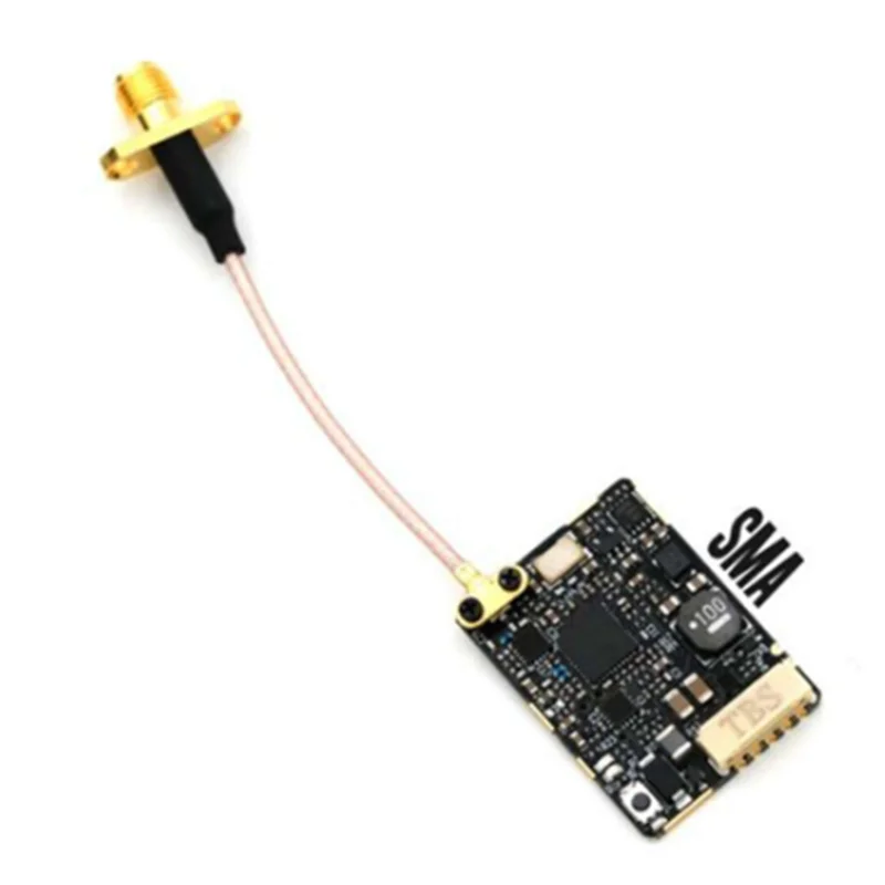 TBS Unify Pro32 Nano 800mW VTX installé sur un drone FPV, parfait pour les courses et le freestyle.