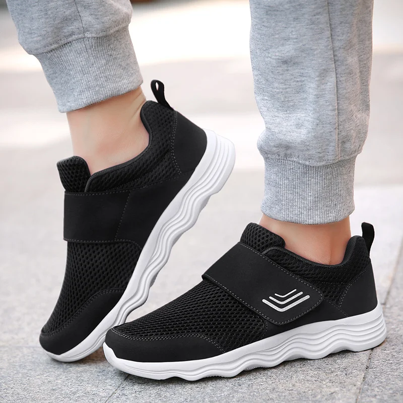 

Breathing Espadrilles Designer Luxury 2023 White Sneakers Man Giay Man Shoes High Quality Training Foam Runner Shoes Top Tennis